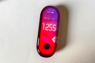 Xiaomi Mi Band 5 на живых фотографиях поверг всех в шок